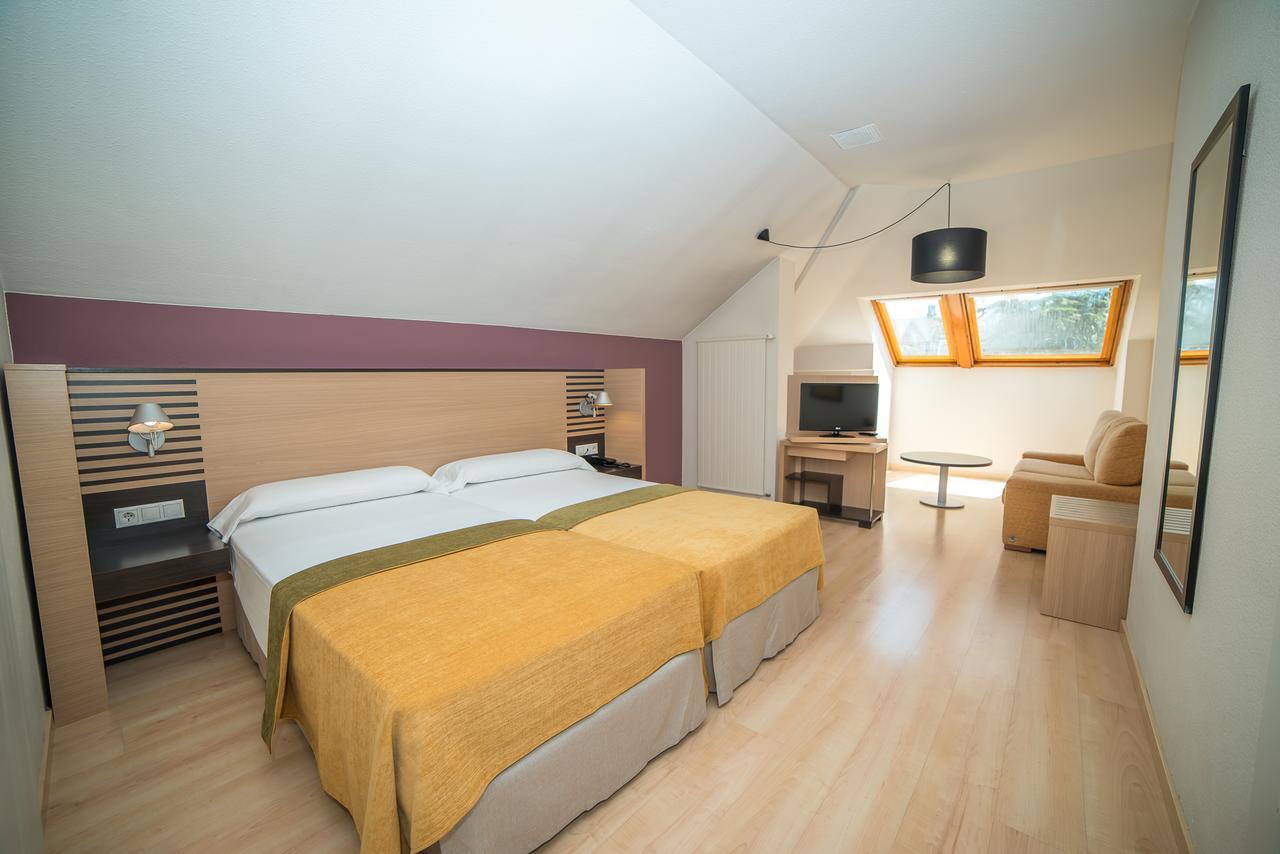 Oroel Hotel & Spa Jaca Ngoại thất bức ảnh
